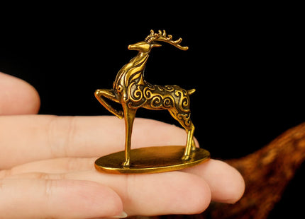 Solid Brass Deer Figurine with Auspicious Cloud Patterns, Retro Desktop Decor, Collectible Figurines, Handcrafted Art Deco Sculpture for Office Desk, Home Decor, Lucky Symbol Ornament