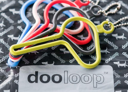 The dooloop Hands Free Dog Poop Holder - Carry Pet Waste Bag with Attachable Leash Accessory for Dog Walking. Now made with Recycled/Recyclable Plastic. Maine, USA (City Set) Pink, Charcoal