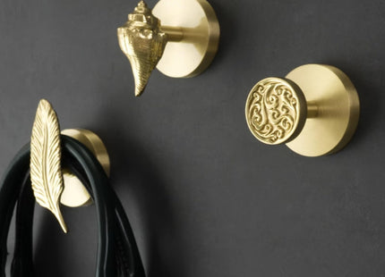 MFYS Brass Bird Coat Rack Robe Wall Hooks Hat Dragonfly Hanger for Bedroom Kitchen Various Shapes Animal Deer Decor Home Accessories (1, Conch Shell)