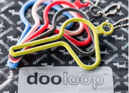 The dooloop Hands Free Dog Poop Holder - Carry Pet Waste Bag with Attachable Leash Accessory for Dog Walking. Now made with Recycled/Recyclable Plastic. Maine, USA (Country Set) Charcoal, Green