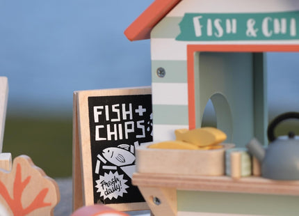 Tender Leaf Toys - Sandy’s Beach Hut - Wooden Toy Seagull Family with Fish and Chips Beach Hut and Accessories - Imaginative Play Set - Develop Creative Storytelling - Fine Motor Skills - Age 3+
