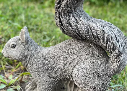 Realistic Forest Squirrel Statue Animal Concrete Sculpture for Garden Patio Backyard Handmade Squirrel Figurine