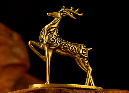 Solid Brass Deer Figurine with Auspicious Cloud Patterns, Retro Desktop Decor, Collectible Figurines, Handcrafted Art Deco Sculpture for Office Desk, Home Decor, Lucky Symbol Ornament