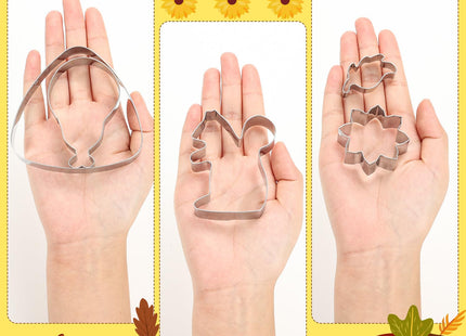 Thanksgiving Cookie Cutters Set, 21 Pcs Stainless Steel Fall Cookie Cutters Shapes of Turkey Pumpkin Maple Leaf Squirrel Acorn Mushroom Candy Corn for Cute Cookies Cupcake Pie Crust Decoration DIY