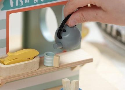 Tender Leaf Toys - Sandy’s Beach Hut - Wooden Toy Seagull Family with Fish and Chips Beach Hut and Accessories - Imaginative Play Set - Develop Creative Storytelling - Fine Motor Skills - Age 3+