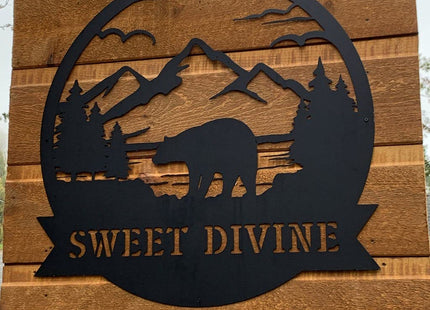 RealSteel Personalized Bear Family Metal Sign – Custom Mountain Scene Monogram Wall Art, Circular Outdoor Steel Decor for Porch, Patio, Cabin, Lodge & Garden – Rustic Personalized Gift