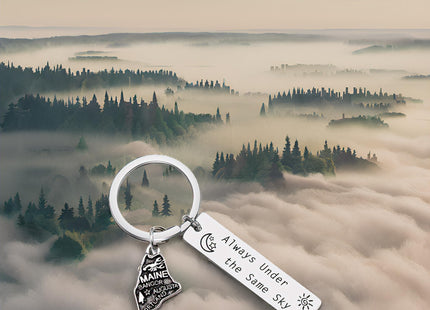 JJTZX Always Under the Same Sky US State Keychain Long Distance Map Keychain Graduation Gift between Best Friends (Maine)