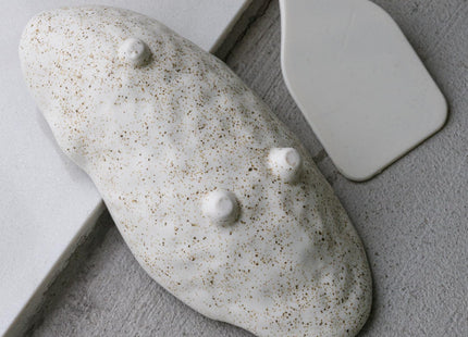 LINXUXIE Large Ceramic Spoon Rest for Stove Top, Oyster Shell-Shaped Stable Glaze Sauce Tray Fruits Dish Porcelain Utensil Spoon Holder for Kitchen Counter Dining Table Decor Easy Clean