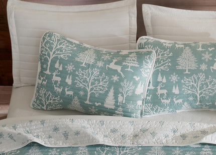 Great Bay Home Twin/Twin XL Blue Winter Forest Quilt Set with Sham - Reversible Bedspread Coverlet with Versatile Holiday Pattern Bedding Set (Includes 1 Quilt, 1 Pillow Sham).