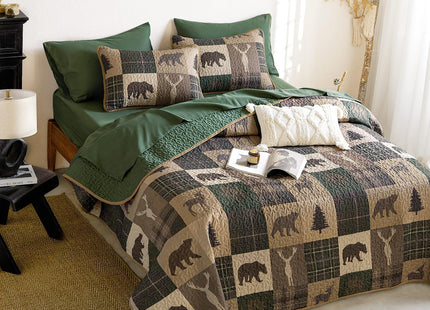 Wake In Cloud - Rustic Quilt Set, Cabin Lodge Christmas Bear Moose Deer Wildlife Western Patchwork Country, Reversible Lightweight Bedspread Coverlet, 3 Pieces, Green Brown, Queen/Full Size