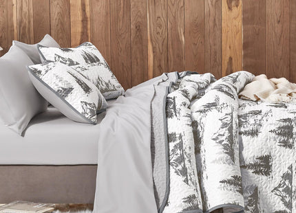 Wake In Cloud - Rustic Quilt Set, Cabin Forest Woodland Camping Theme with Lodge Mountain Print, Reversible Lightweight Bedspread Coverlet, 3 Pieces, Grey White, Queen/Full Size