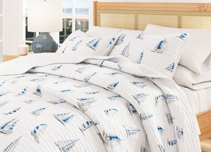 Great Bay Home Coastal Quilt Set - 2-Piece Twin/Twin XL Size Nautical Bedding Set - Lightweight, All-Season, Reversible Bedspread (Blue Watercolor Sailboats)