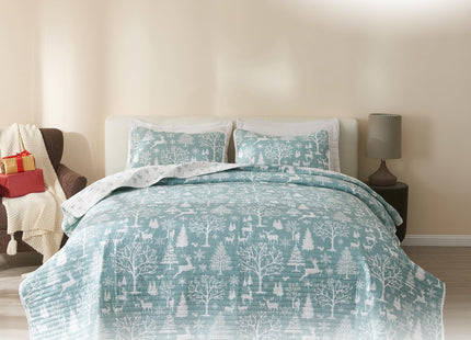 Great Bay Home Twin/Twin XL Blue Winter Forest Quilt Set with Sham - Reversible Bedspread Coverlet with Versatile Holiday Pattern Bedding Set (Includes 1 Quilt, 1 Pillow Sham).