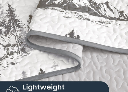 Wake In Cloud - Rustic Quilt Set, Cabin Forest Woodland Camping Theme with Lodge Mountain Print, Reversible Lightweight Bedspread Coverlet, 3 Pieces, Grey White, Queen/Full Size