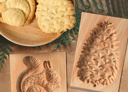 Meanplan 2 Pcs Carved Wooden Cookie Mold, Squirrel, Pinecone
