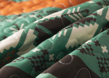 Soul & Lane Snowy Cabin Farmhouse Queen Coverlet Set - Quilt Queen Size with 2 Shams: Nature Camping Bedding, Deer and Bear Quilt Comforter, Lodge Hunter Green and Black Country Coverlet