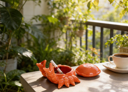 Cute Ashtray With Lid, Ceramic Crab Cigar Cigarettes Ash Tray, Windproof Tabletop Ashtrays Outdoor, Smoking Holder Smokeless Indoor, Funny Decor for Home Office Patio(Black)