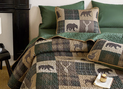 Wake In Cloud - Rustic Quilt Set, Cabin Lodge Christmas Bear Moose Deer Wildlife Western Patchwork Country, Reversible Lightweight Bedspread Coverlet, 3 Pieces, Green Brown, Queen/Full Size