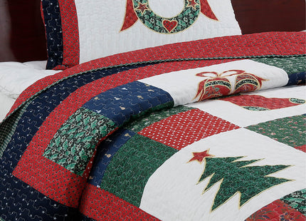 Cozy Line Home Fashions Christmas True Patchwork Wreaths Pine Tree Stockings Rustic Reversible Quilt Bedding Set, Coverlet Bedspread (Happy Christmas, King - 3 Piece)