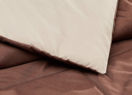 Amazon Basics Soft Comforter Blanket, Reversible Lightweight Microfiber All Season, Warm Bed Comforter, Full/Queen, Chocolate/Khaki