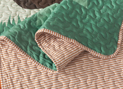 Soul & Lane Snowy Cabin Farmhouse Queen Coverlet Set - Quilt Queen Size with 2 Shams: Nature Camping Bedding, Deer and Bear Quilt Comforter, Lodge Hunter Green and Black Country Coverlet