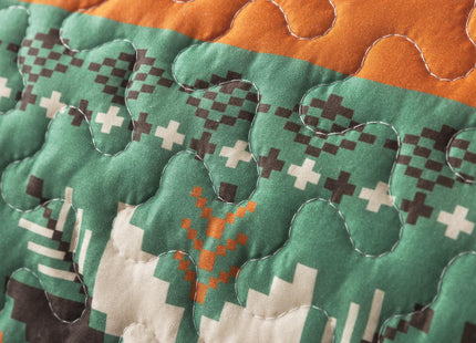 Soul & Lane Snowy Cabin Farmhouse Queen Coverlet Set - Quilt Queen Size with 2 Shams: Nature Camping Bedding, Deer and Bear Quilt Comforter, Lodge Hunter Green and Black Country Coverlet