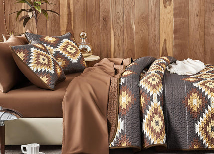 Wake In Cloud - Western Quilt Set, Aztec Southwestern Rustic Farmhouse Country Cabin with Geometric Pattern, Reversible Lightweight Bedspread Coverlet, 3 Pieces, Chocolate Brown, Queen/Full Size