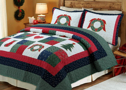 Cozy Line Home Fashions Christmas True Patchwork Wreaths Pine Tree Stockings Rustic Reversible Quilt Bedding Set, Coverlet Bedspread (Happy Christmas, King - 3 Piece)