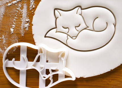 Set of 2 Fox cookie cutters (Designs: Fox Sleeeping and Sitting), 2 pieces - Bakerlogy