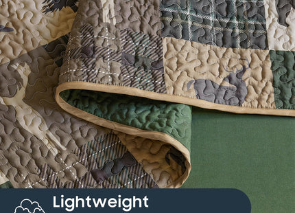 Wake In Cloud - Rustic Quilt Set, Cabin Lodge Christmas Bear Moose Deer Wildlife Western Patchwork Country, Reversible Lightweight Bedspread Coverlet, 3 Pieces, Green Brown, Queen/Full Size