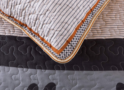 Soul & Lane - Black Bear Quilt Set, Lodge Cabin Bedding, Queen with 2 Shams