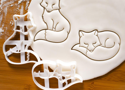 Set of 2 Fox cookie cutters (Designs: Fox Sleeeping and Sitting), 2 pieces - Bakerlogy
