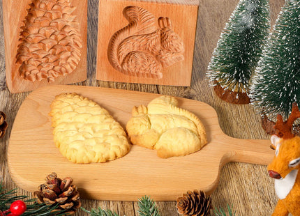 Meanplan 2 Pcs Carved Wooden Cookie Mold, Squirrel, Pinecone