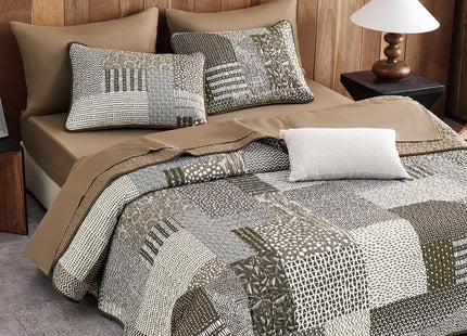 Wake In Cloud - Patchwork Quilt Set, Rustic Cabin Country Farmhouse Style with Patch Geometric Pattern, Reversible Lightweight Bedspread Coverlet, 3 Pieces