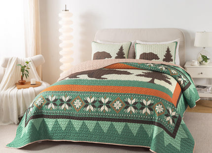 Soul & Lane Snowy Cabin Farmhouse Queen Coverlet Set - Quilt Queen Size with 2 Shams: Nature Camping Bedding, Deer and Bear Quilt Comforter, Lodge Hunter Green and Black Country Coverlet