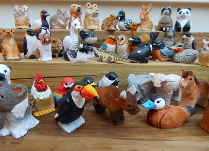 Selsela Hand-Carved Puffin Figurine - Puffin 'Clown of The Sea' Wooden Arctic Seabird Statue Mini Carved Ornament Figurine Small Animals, Coastal Decor & Collectible Ornament